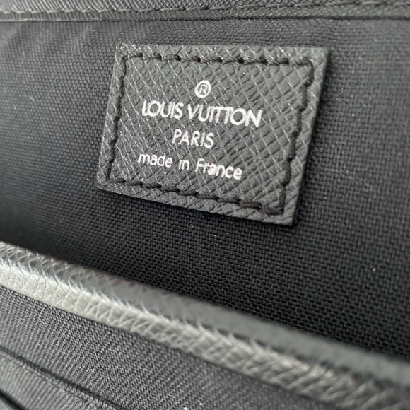 Louis Vuitton Messanger/Laptop Bag - Picture 4 of 6